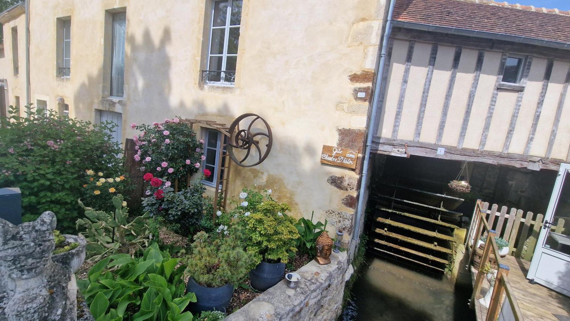 Gîte&Spa Moulin de Barutel Mamers Exterior foto